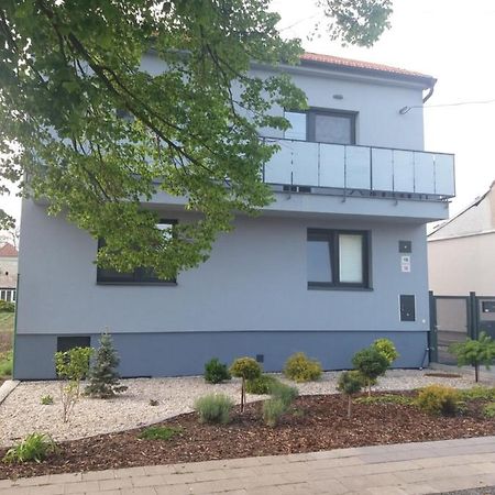 Ladná Apartmany Relax מראה חיצוני תמונה