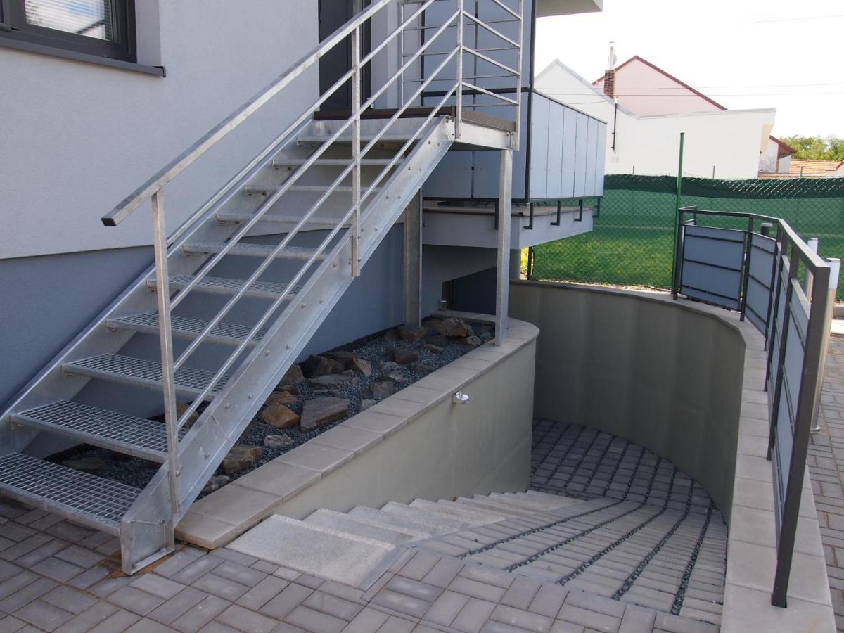 Ladná Apartmany Relax מראה חיצוני תמונה