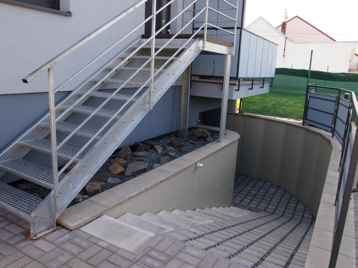 Ladná Apartmany Relax מראה חיצוני תמונה